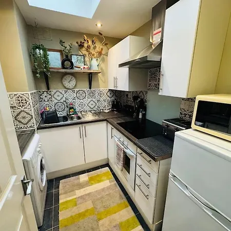 Private Studio Apart Sleeps 4 Birmingham Exterior photo
