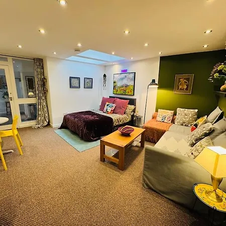 Private Studio Apart Sleeps 4 Birmingham Exterior photo