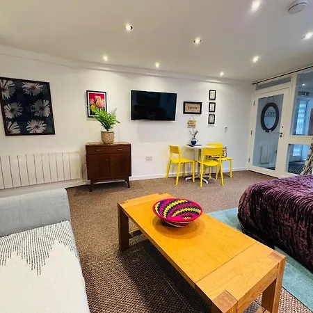 Private Studio Apart Sleeps 4 Birmingham Exterior photo