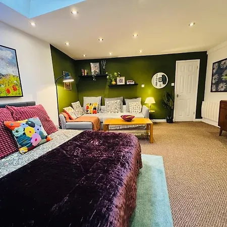 Private Studio Apart Sleeps 4 Birmingham Exterior photo