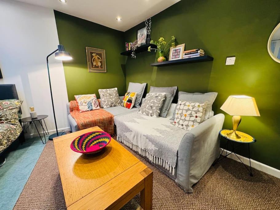 Private Sleeps 4 Apartment Birmingham