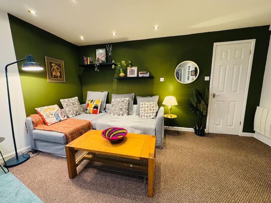 Apartment Private Sleeps 4 Birmingham