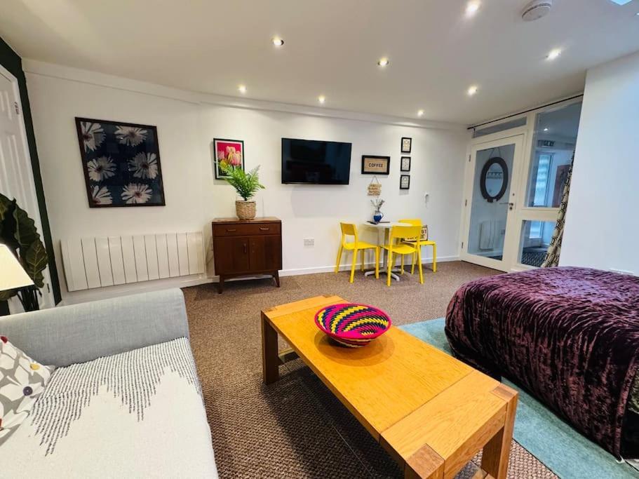 Private Sleeps 4 Apartment *