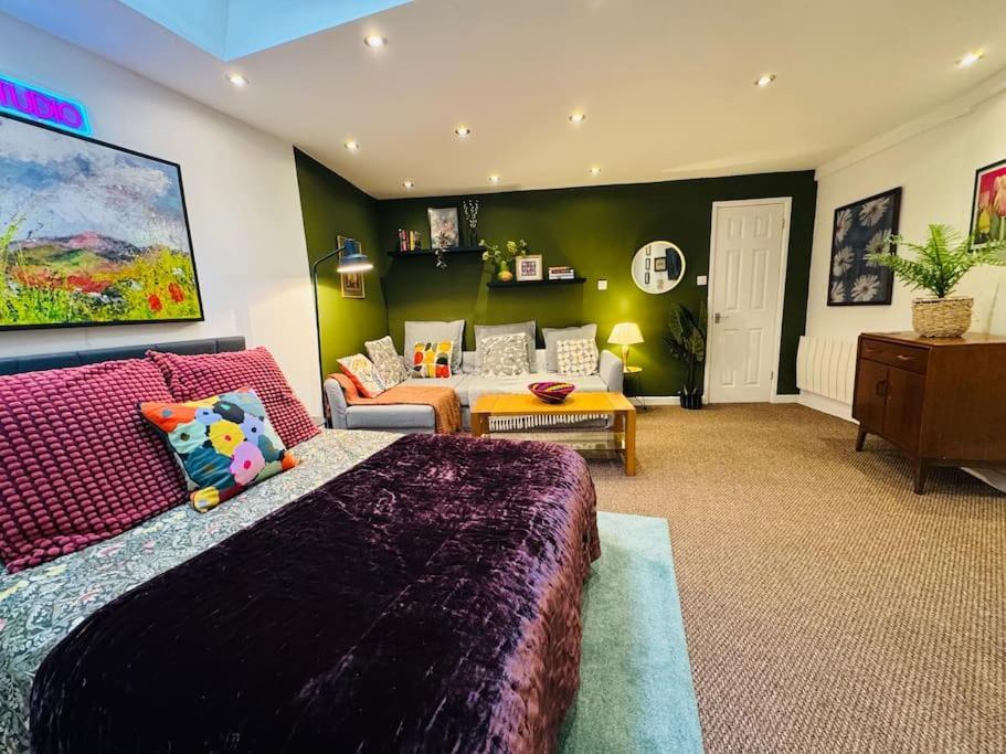 Private Sleeps 4 Apartment Birmingham