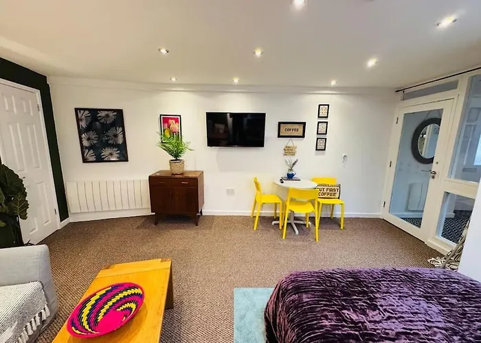 11 Impressive And Spacious Studio Sleeps 4